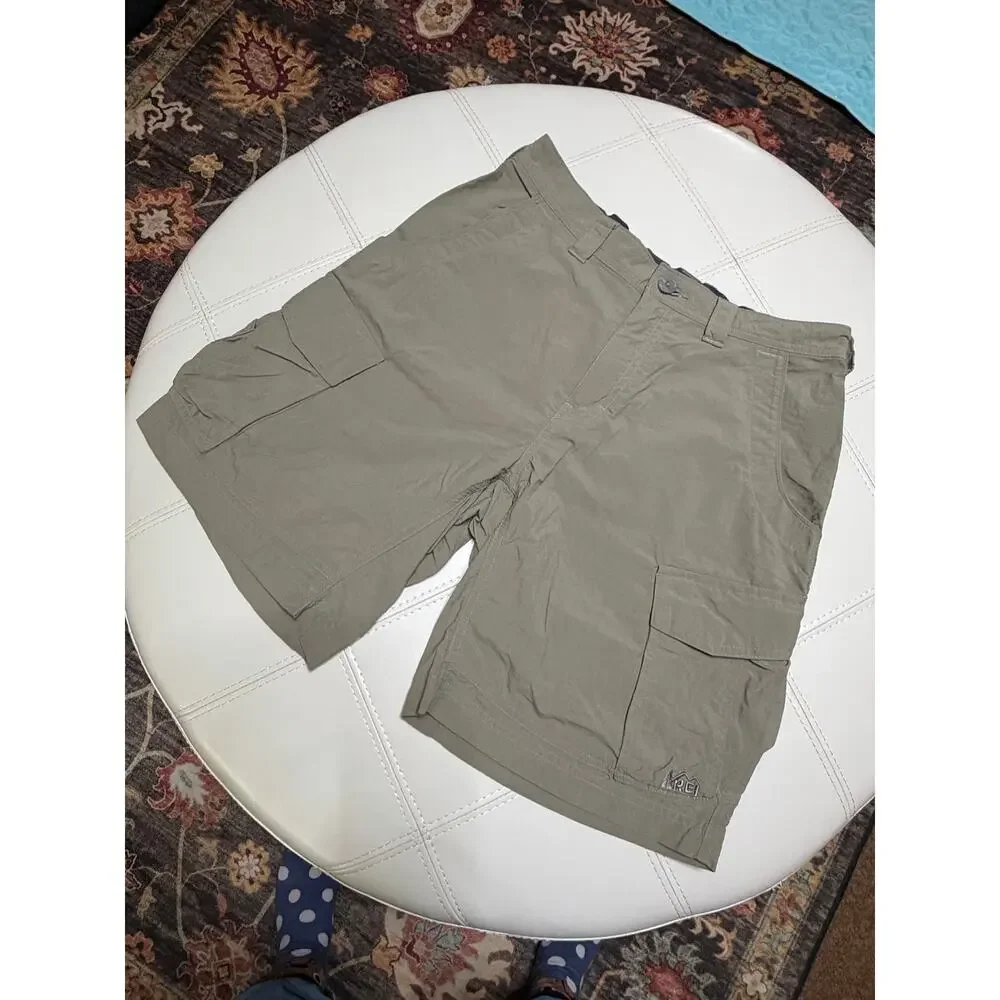 REI Men's Sahara Cargo Hiking Olive Green Shorts size Medium